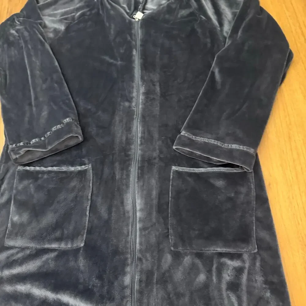 Eileen West Lux Velour Long Zip Robe Size S / M Charcoal Gray Velvet Pockets